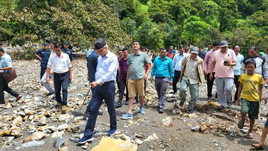 मार्माको पहिरो प्रभावित क्षेत्रमा प्रतिनिधिसभा सदस्य बडू, उचित पहल थाल्ने प्रतिवद्दता