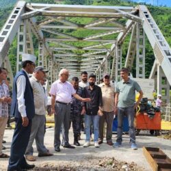 आफैले शिलान्यास गरेको मोटरेवल पुलको पूर्वमन्त्री बडूद्वारा स्थलगत अवलोकन