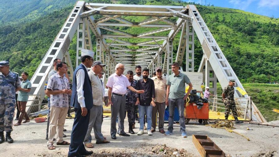 आफैले शिलान्यास गरेको मोटरेवल पुलको पूर्वमन्त्री बडूद्वारा स्थलगत अवलोकन