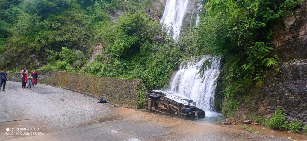 दार्चुलामा जीप दुर्घटना हुँदा १० जना घाइते