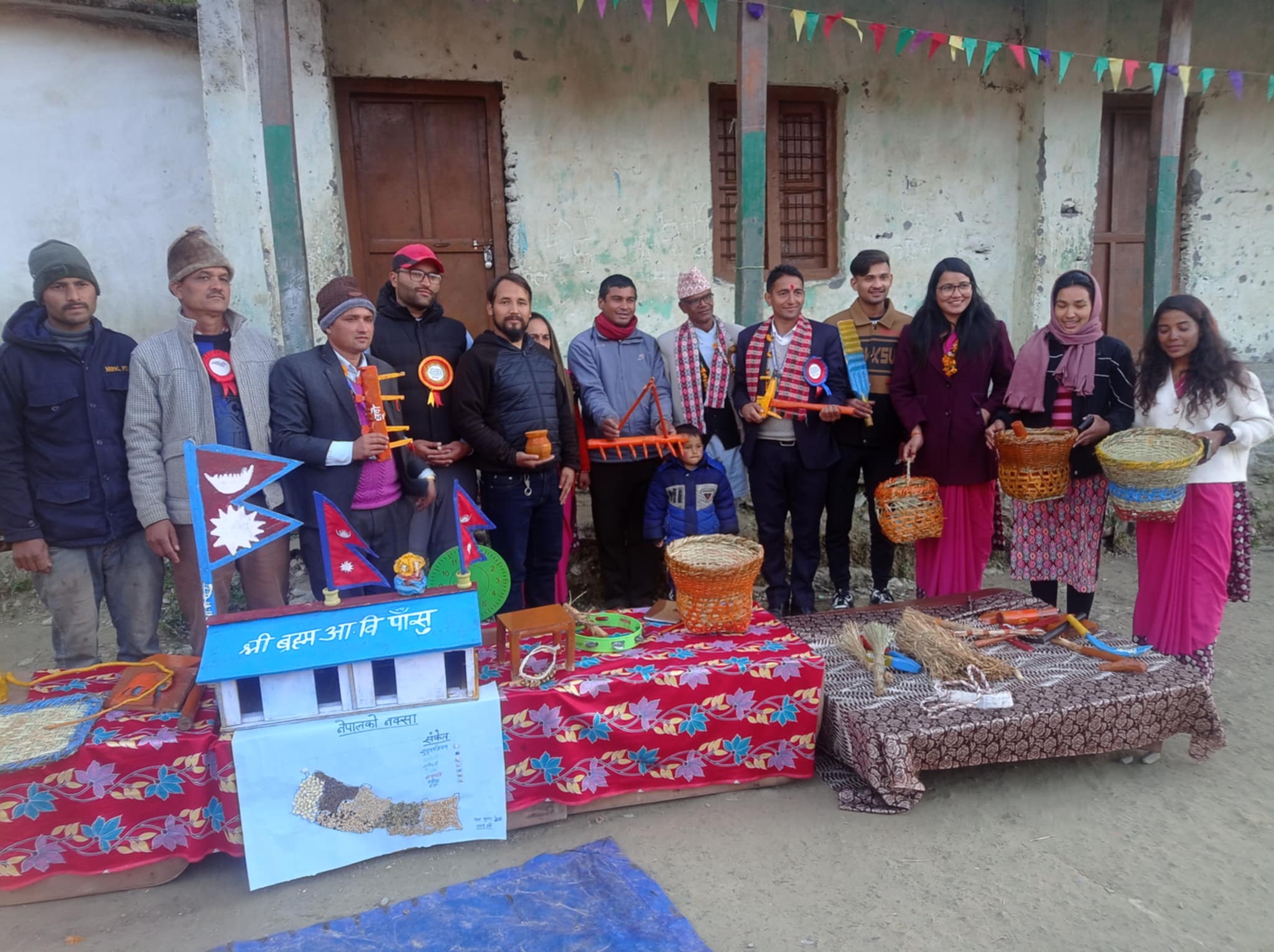 दुहुँको ब्रह्म आवि पासुँमा स्थानीय शैक्षिक सामग्री प्रदर्शनी र परीक्षा नतिजा प्रकाशन